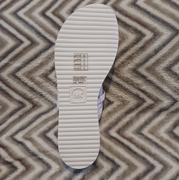 Michael Kors Letty Thong Sandals - Picture 5 of 9